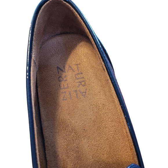 NEW Naturalizer Adiline Bit Loafer in navy patent leather - 8.5.         J35 - Picture 6 of 7